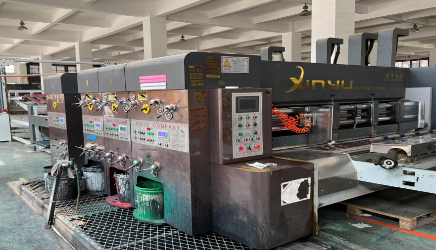 印刷模切一体机侧面